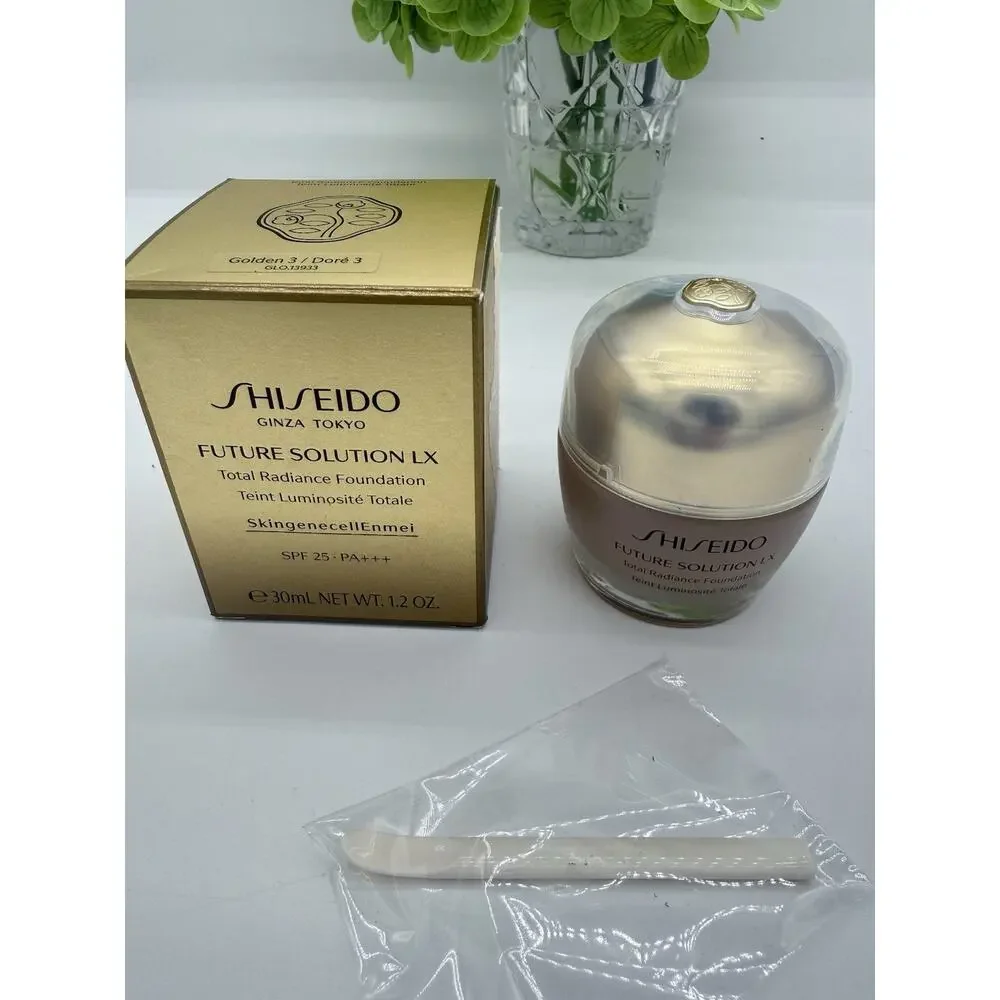 Shiseido - Future Solution LX Total Radiance Foundation Golden 3 SPF15 30ml /1oz